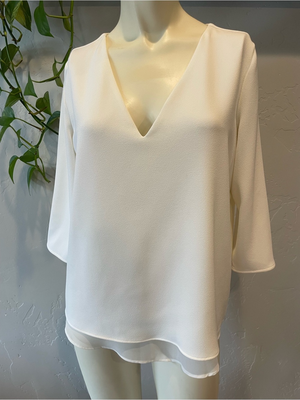 New C&E Elegant White deep V-Neck Womens Blouse S